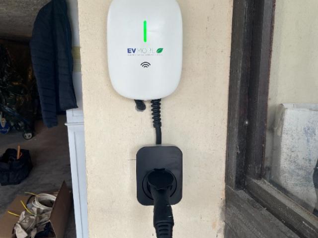 Pose d'une Borne de recharge pour  véhicule électrique chez un particulier 